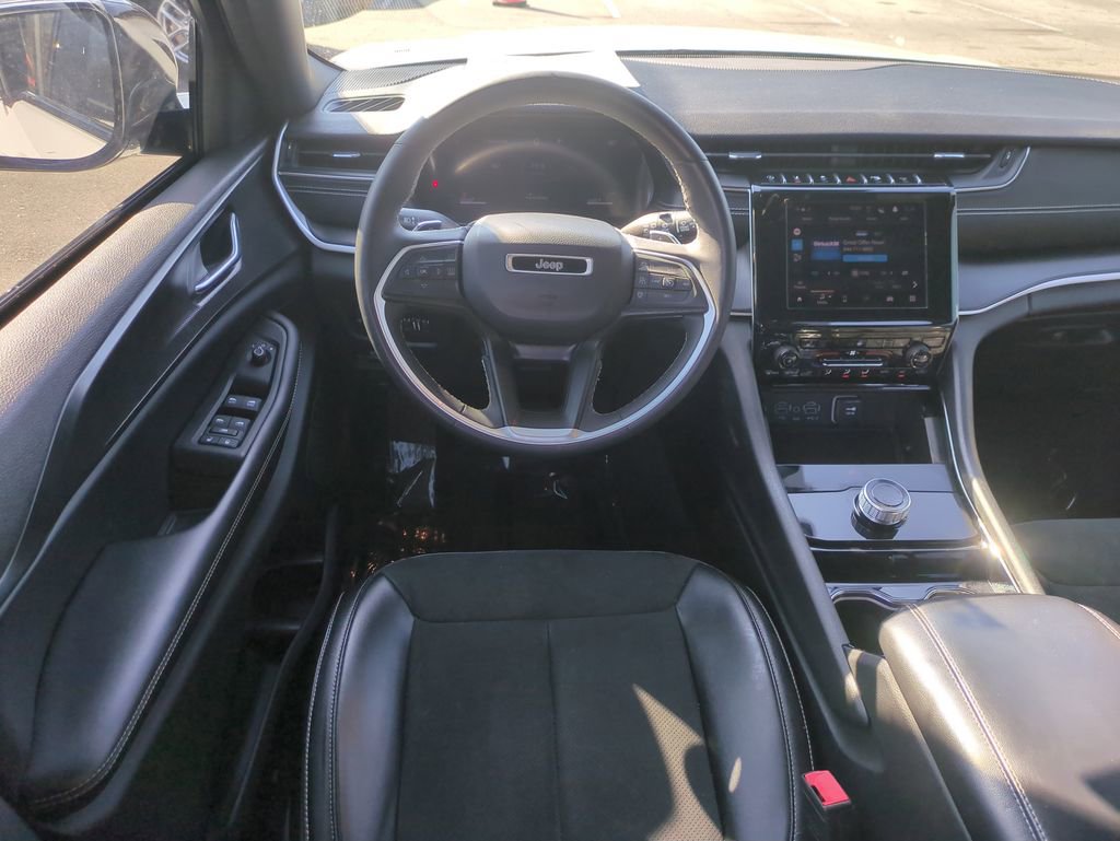 Used 2023 Jeep Grand Cherokee Altitude image 16