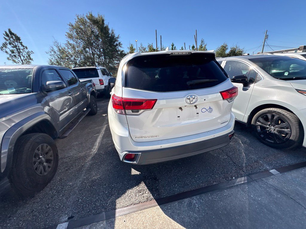 Used 2018 Toyota Highlander Limited FWD image 18