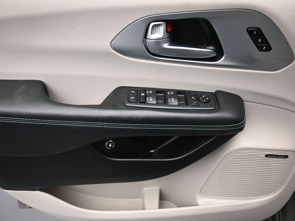 Used 2020 Chrysler Pacifica Limited w/ Advanced Safetytec Group image 10
