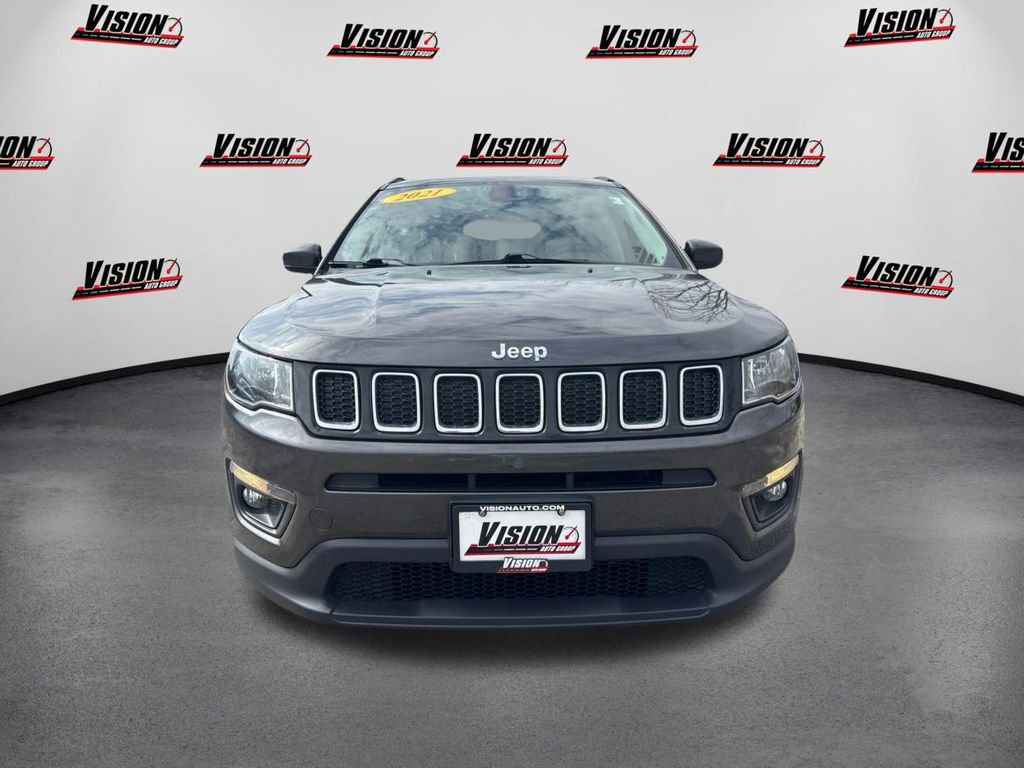 Used 2021 Jeep Compass Latitude w/ Convenience Group AWD/4WD image 2