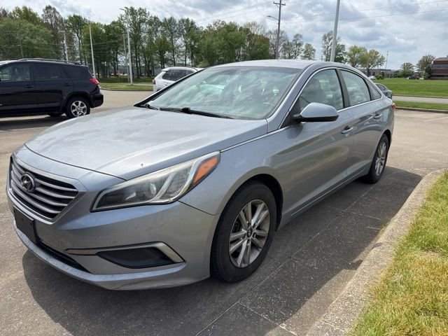 Used 2017 Hyundai Sonata SE image 1
