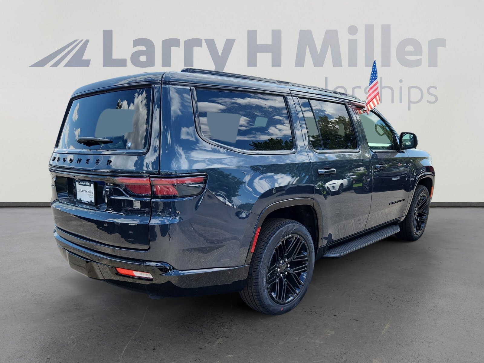 New 2025 Jeep Wagoneer Series II w/ HD Trailer Tow Package image 5