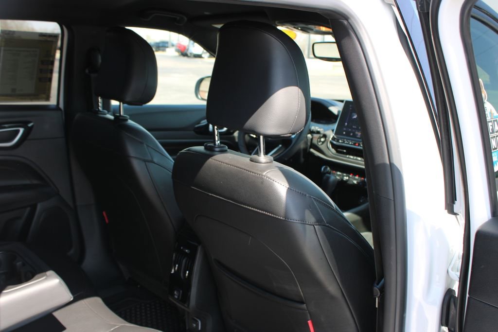 Used 2025 Jeep Compass Trailhawk image 32