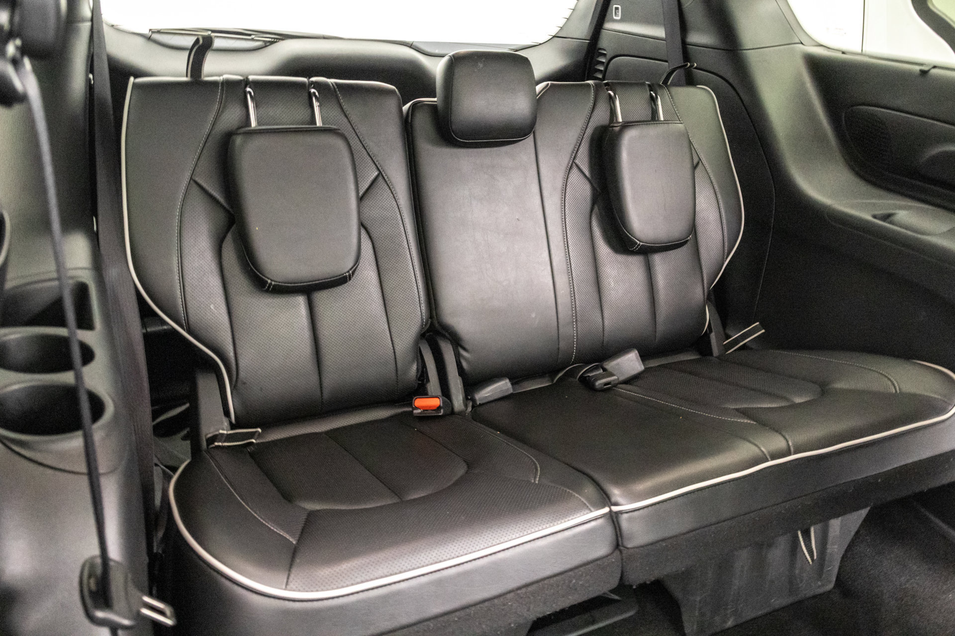 Used 2025 Chrysler Pacifica Limited FWD image 35