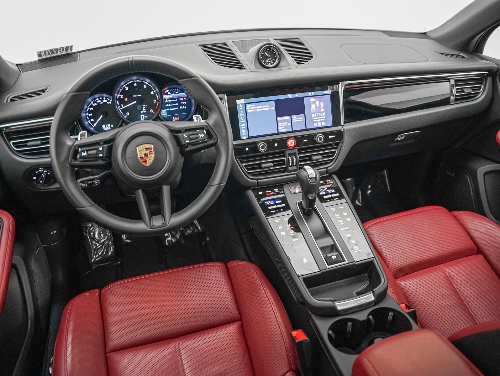 Certified 2024 Porsche Macan image 19