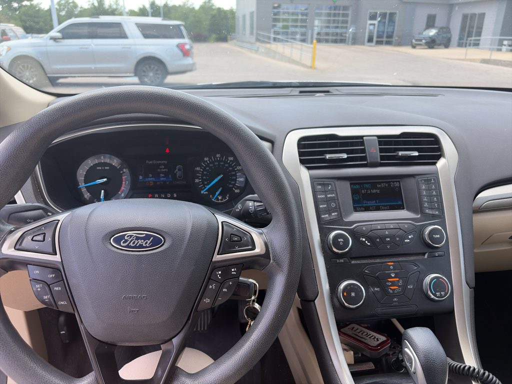 Used 2014 Ford Fusion SE FWD image 11