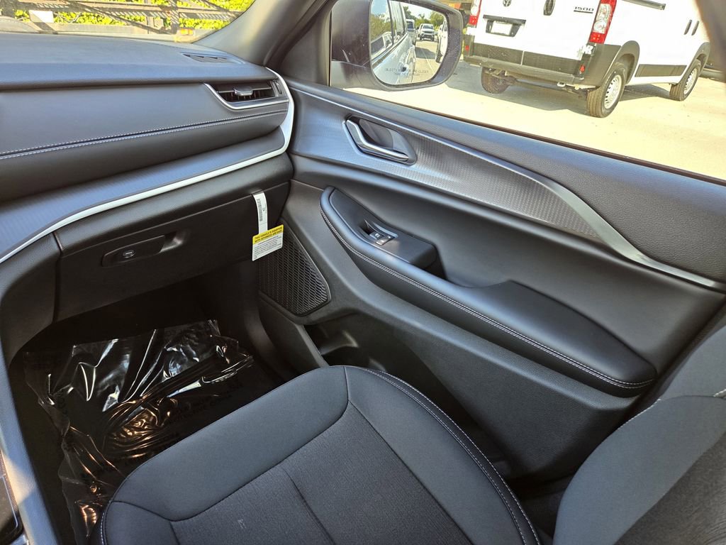 New 2025 Jeep Grand Cherokee Laredo w/ MOPAR Finishing Package RWD image 18