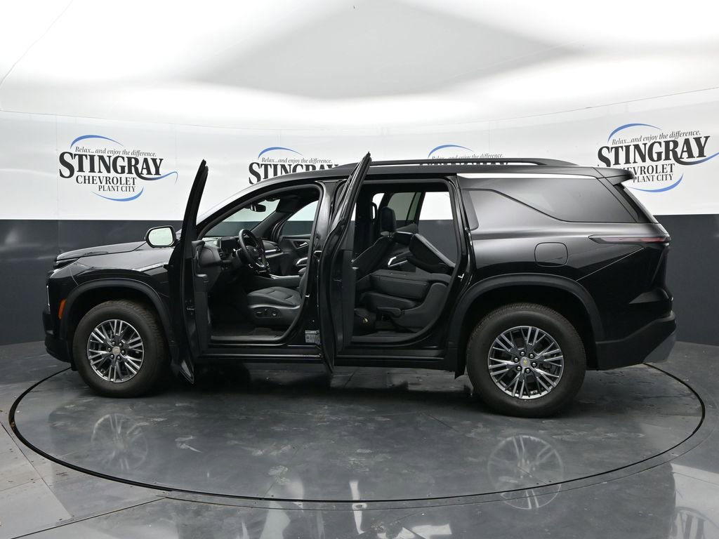 Used 2025 Chevrolet Traverse LT w/ Driver Confidence Package AWD/4WD image 28