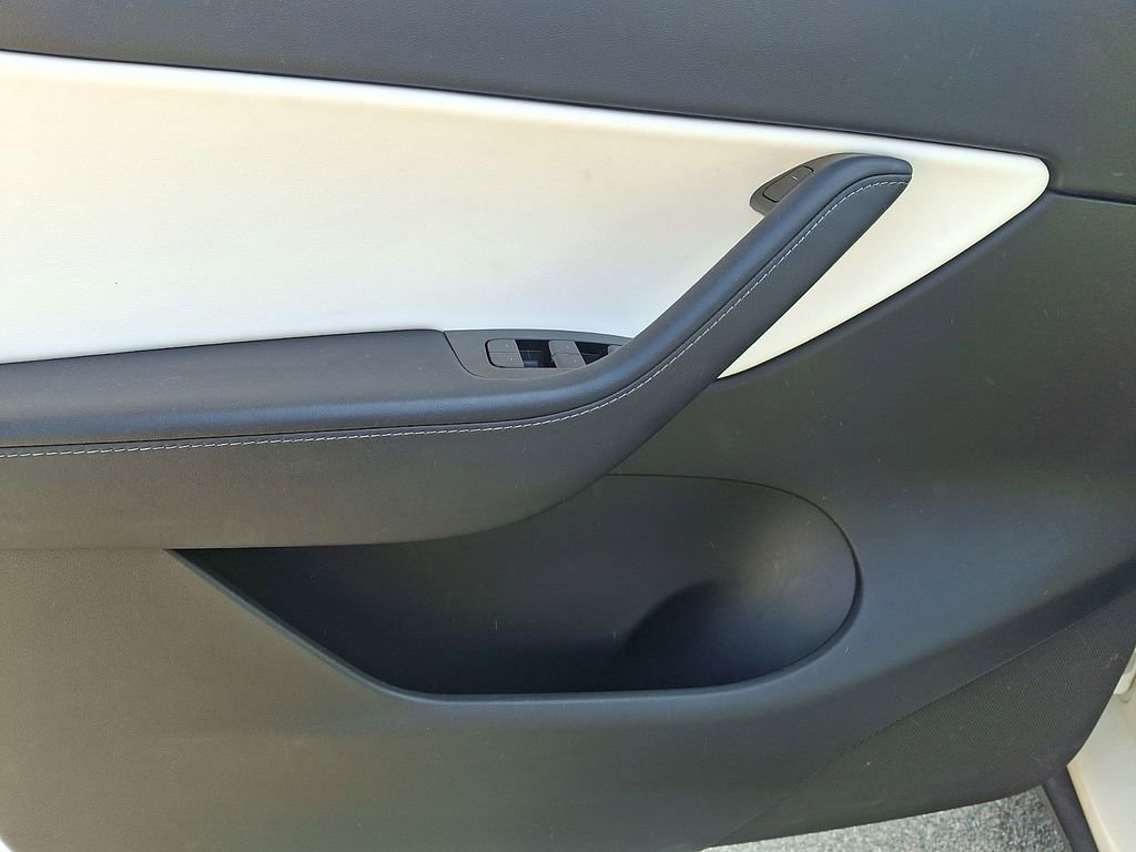 Used 2020 Tesla Model Y Long Range image 12