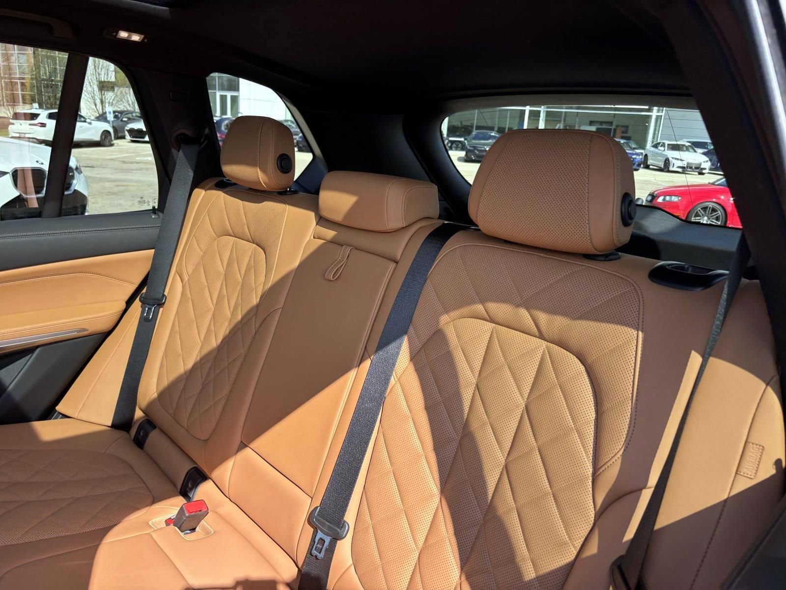 Used 2025 BMW X5 xDrive40i w/ Parking Assistance Package image 26