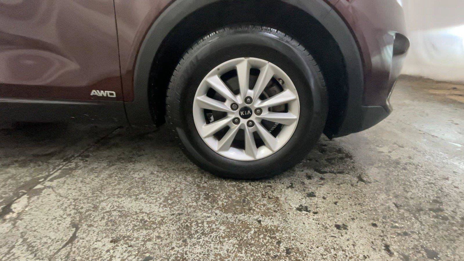 Used 2019 Kia Sorento AWD image 16