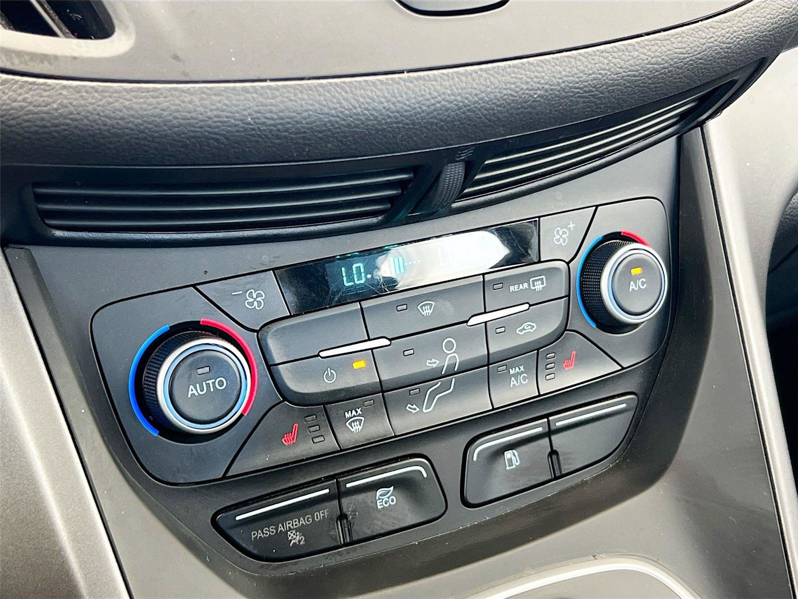 Used 2018 Ford C-MAX SE w/ Cold Weather Package FWD image 9