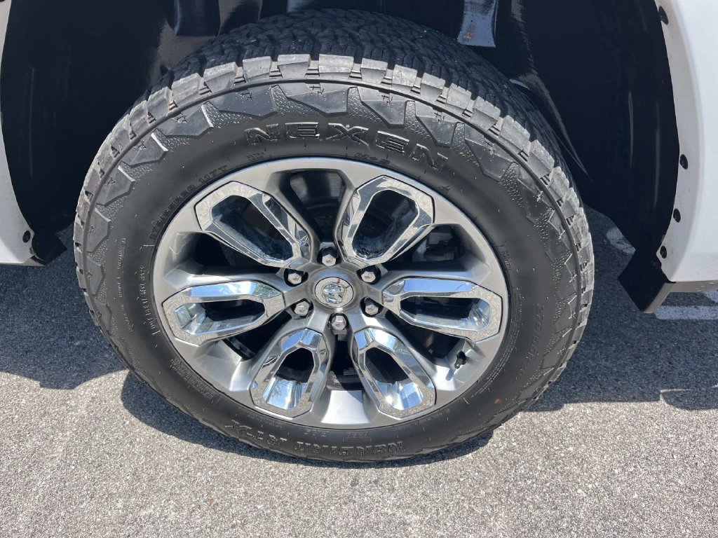 Used 2019 RAM 1500 Laramie w/ Sport Appearance Package AWD/4WD image 12