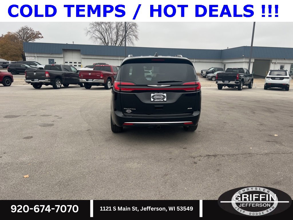 New 2026 Chrysler Pacifica Pinnacle w/ Trailer Tow Group image 11