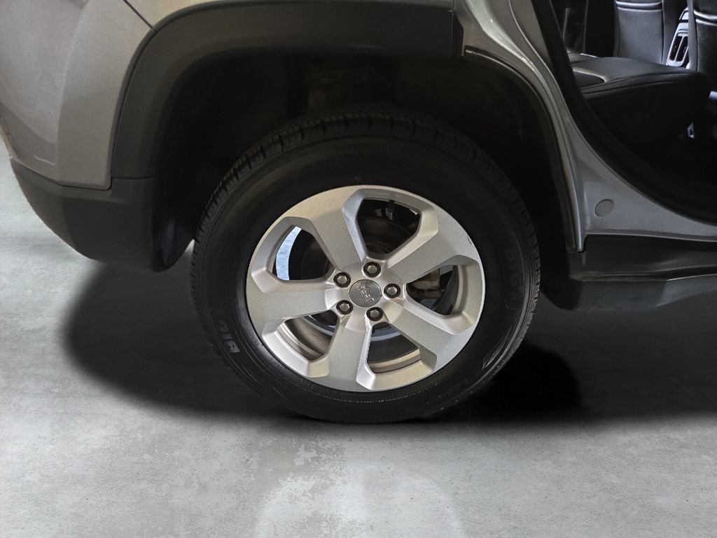 Used 2018 Jeep Compass Latitude w/ Cold Weather Group AWD/4WD image 44