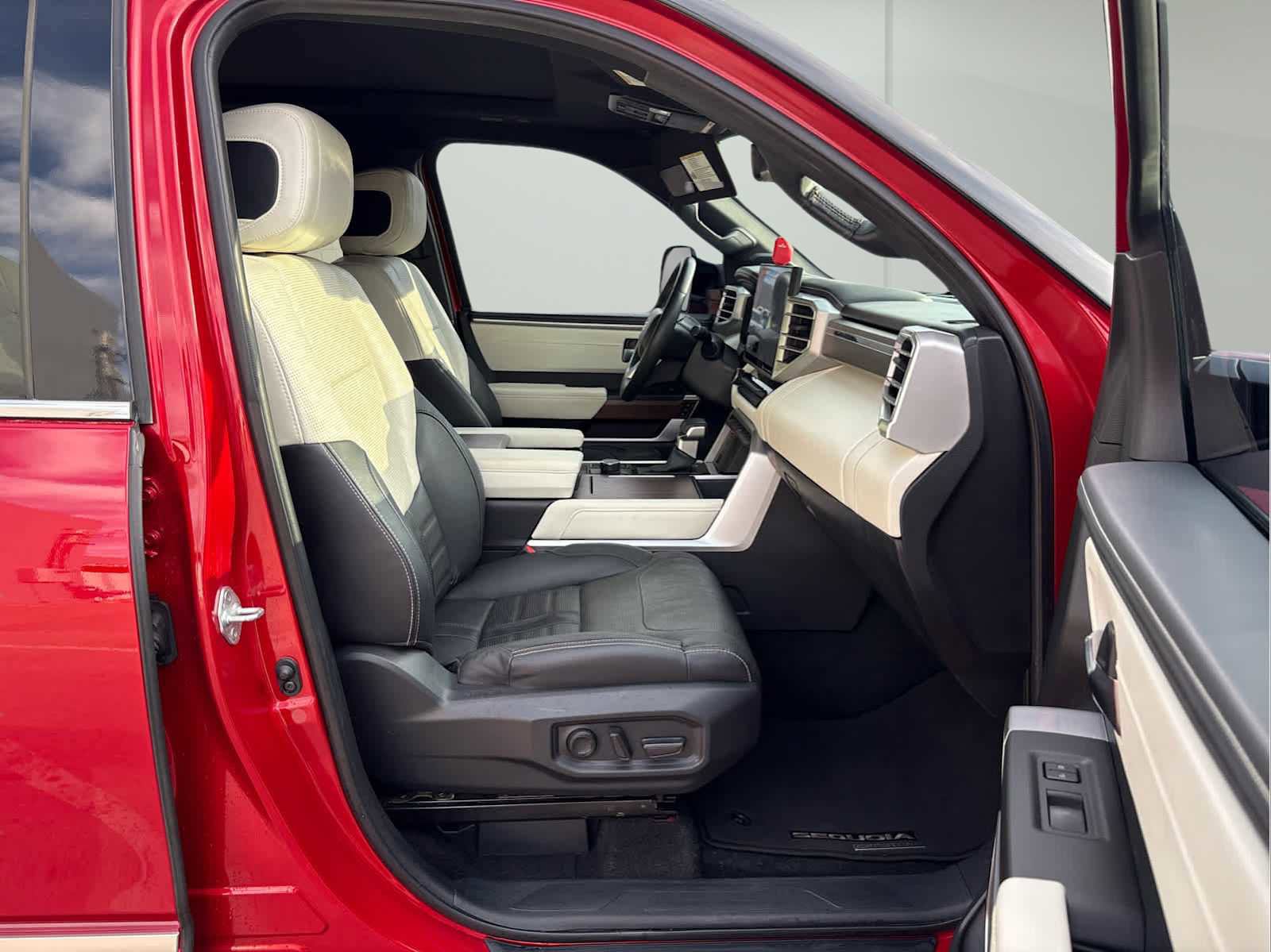 Used 2023 Toyota Sequoia Capstone image 17