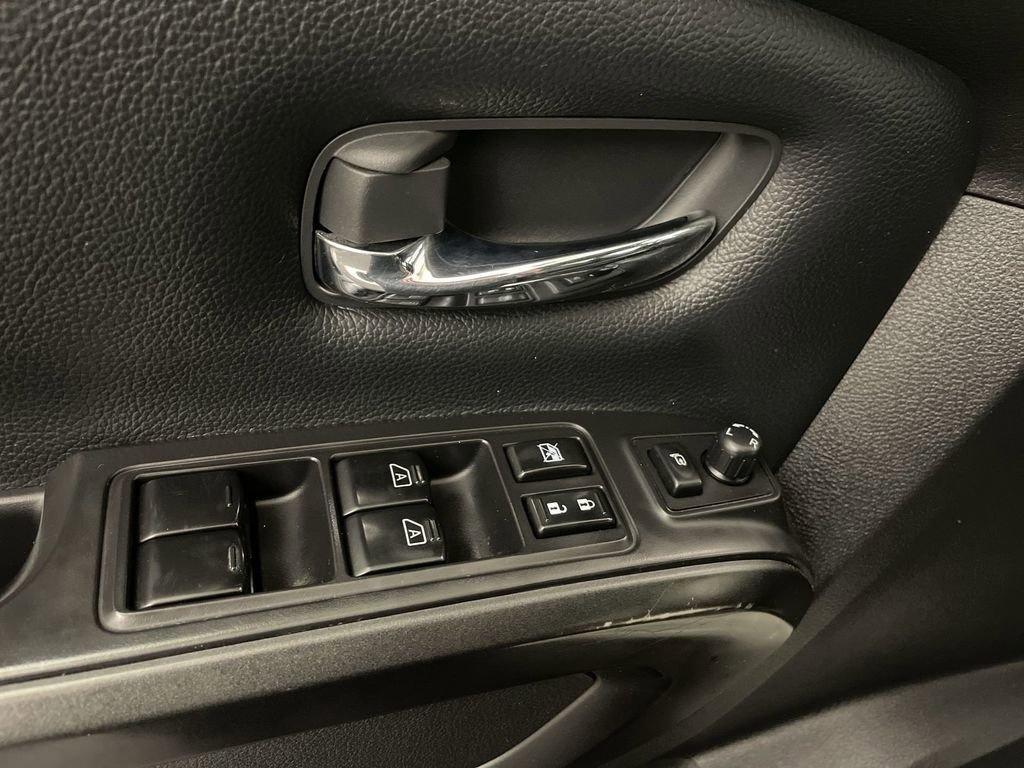 Used 2021 Nissan Titan PRO-4X w/ Pro-4x Convenience Package AWD/4WD image 17