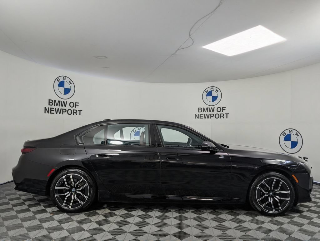 Used 2026 BMW i7 xDrive60 w/ Premium Package AWD/4WD image 5