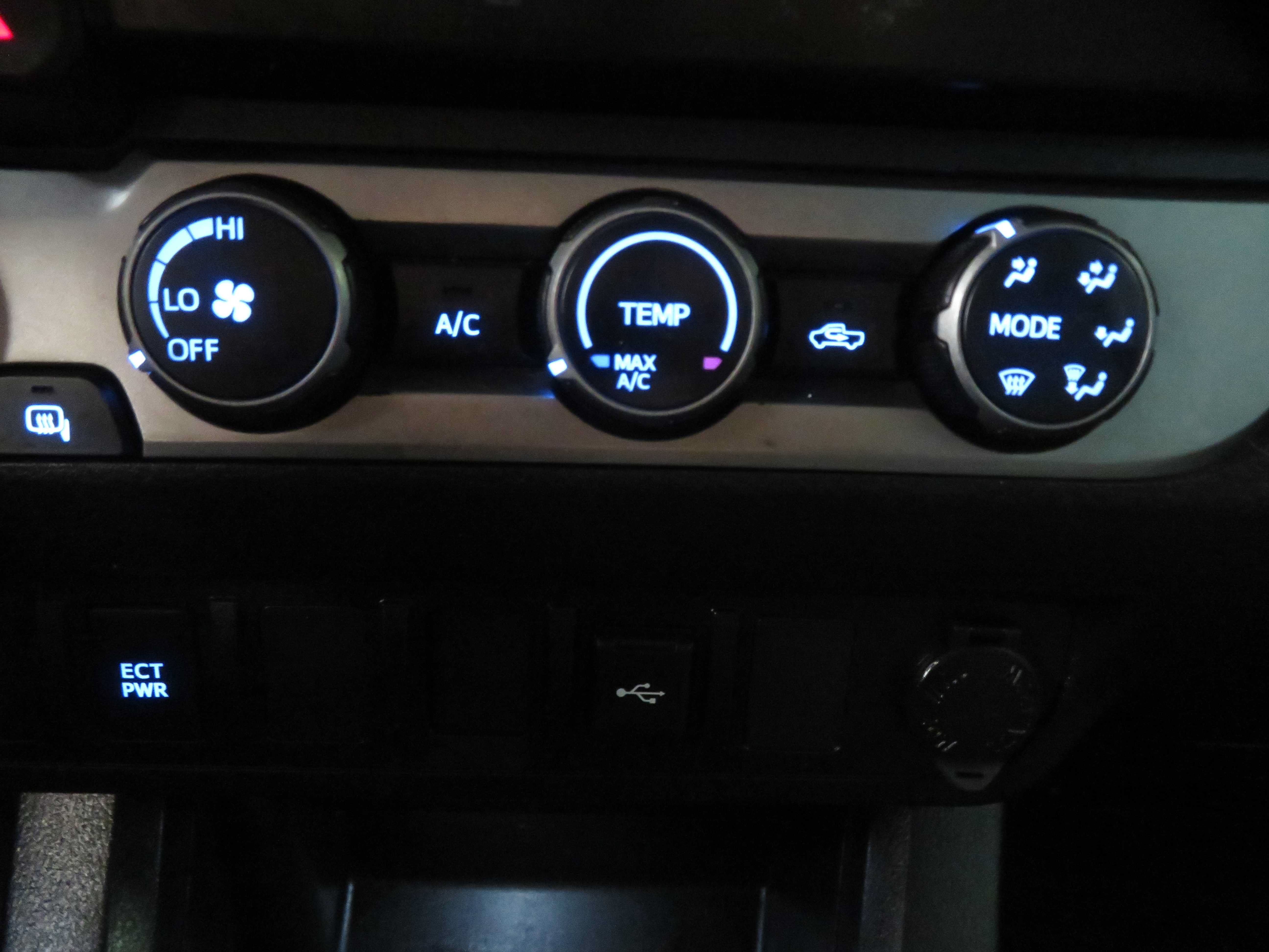 Used 2020 Toyota Tacoma SR AWD/4WD image 40