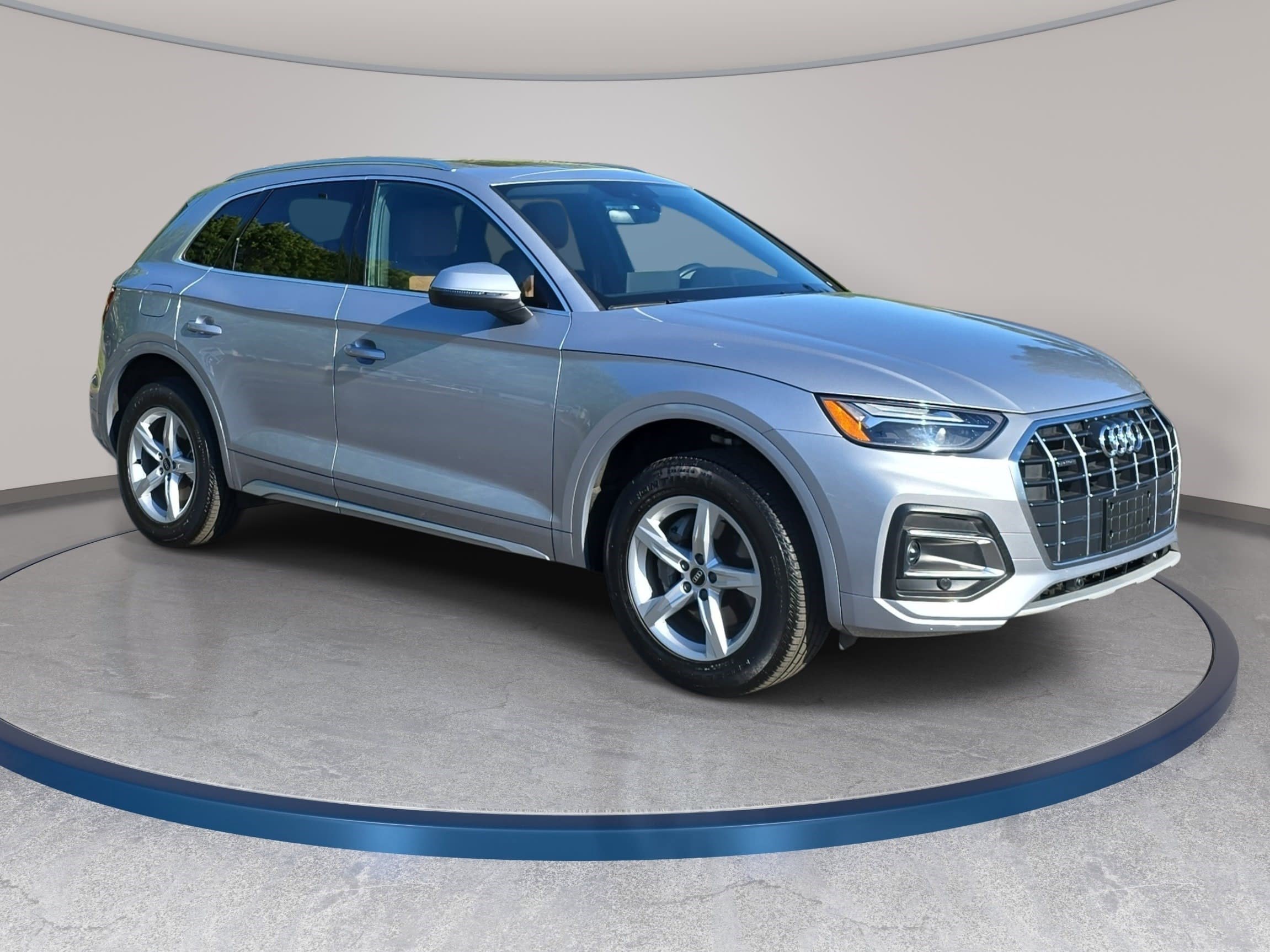 Used 2023 Audi Q5 2.0T Premium w/ Convenience Package image 3