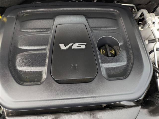 Used 2019 Jeep Grand Cherokee Laredo AWD/4WD image 23