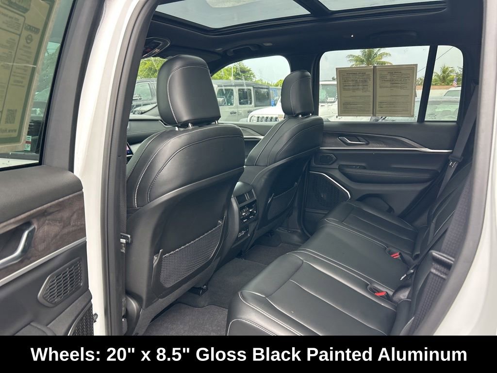 Used 2025 Jeep Grand Cherokee Limited w/ Black Appearance Package RWD image 33