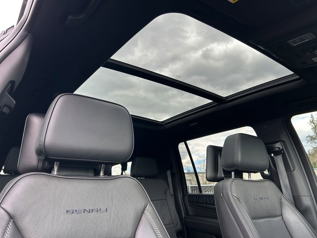 Used 2024 GMC Yukon XL Denali w/ Advanced Technology Package image 27