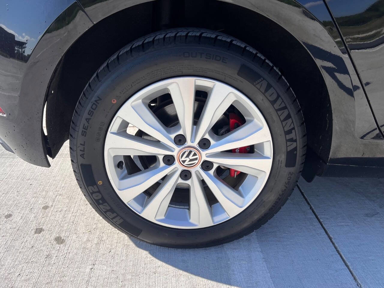 Used 2018 Volkswagen Golf SE image 26