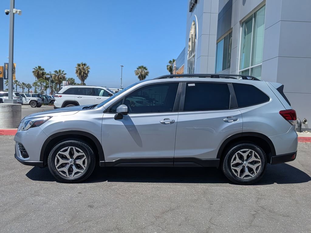 Used 2022 Subaru Forester Premium AWD/4WD image 2