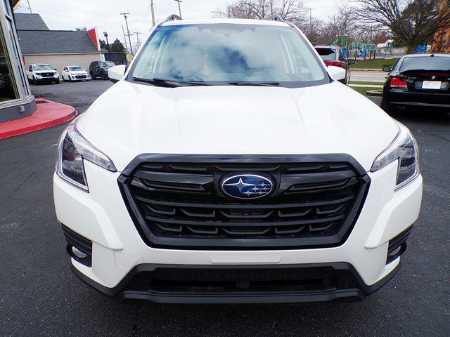 Used 2023 Subaru Forester Premium image 2
