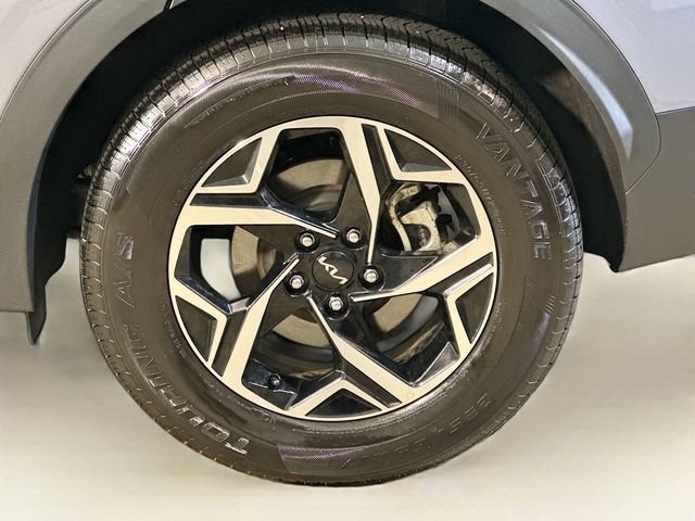 Used 2025 Kia Sportage LX image 6