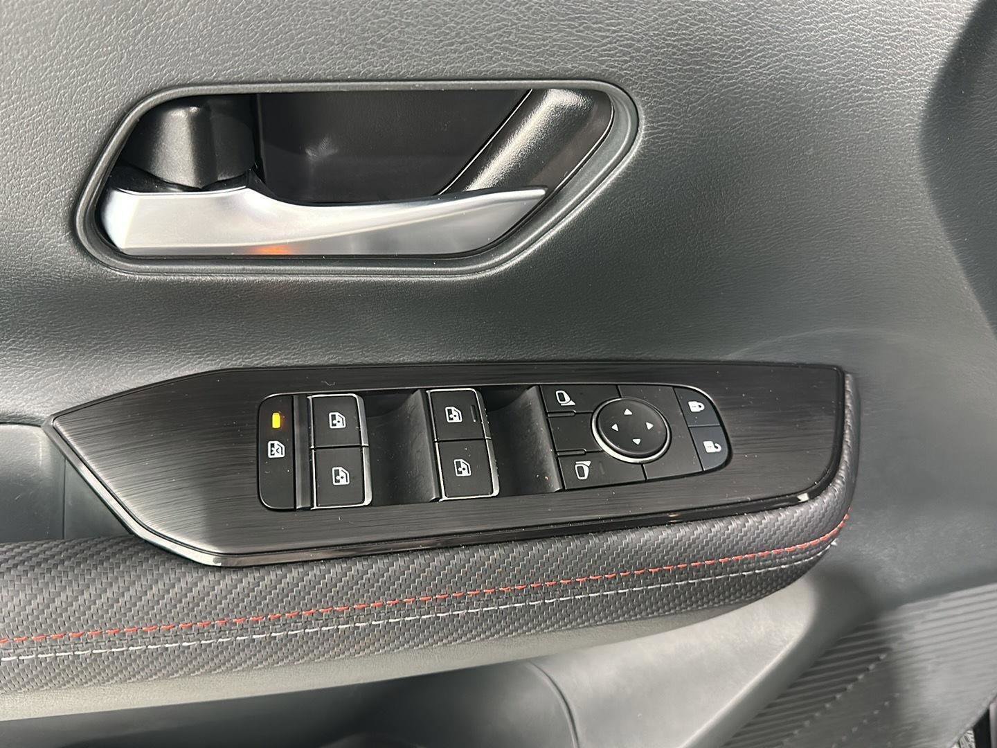 Used 2025 Nissan Kicks SR image 18