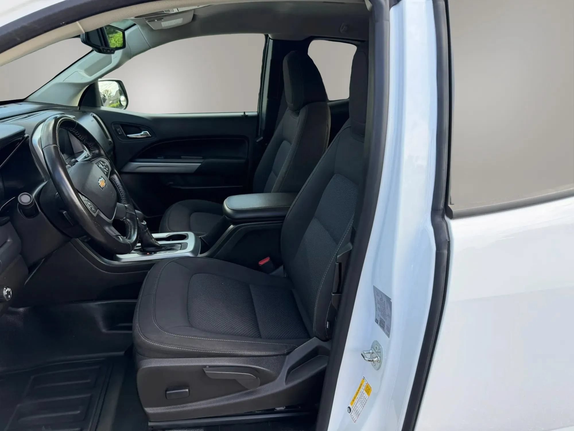 Used 2022 Chevrolet Colorado LT w/ Fleet Safety Package RWD image 2