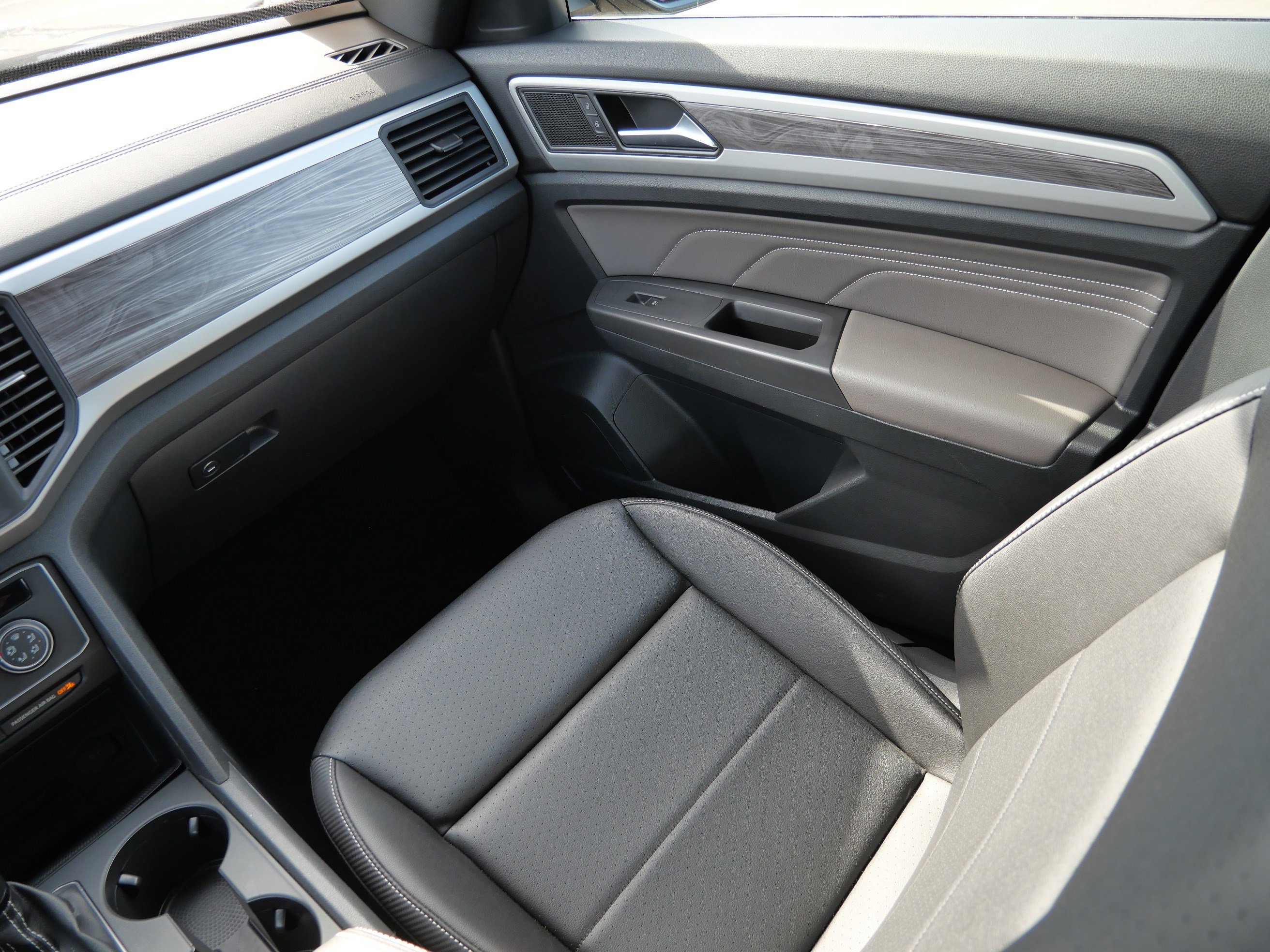 Certified 2023 Volkswagen Atlas Cross Sport SE image 11