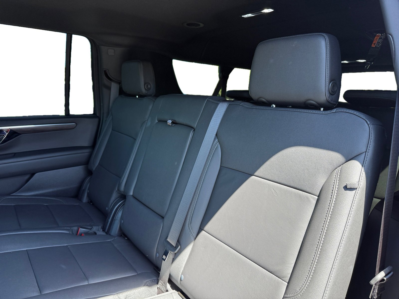 Used 2025 Chevrolet Suburban LT w/ Comfort Package AWD/4WD image 16