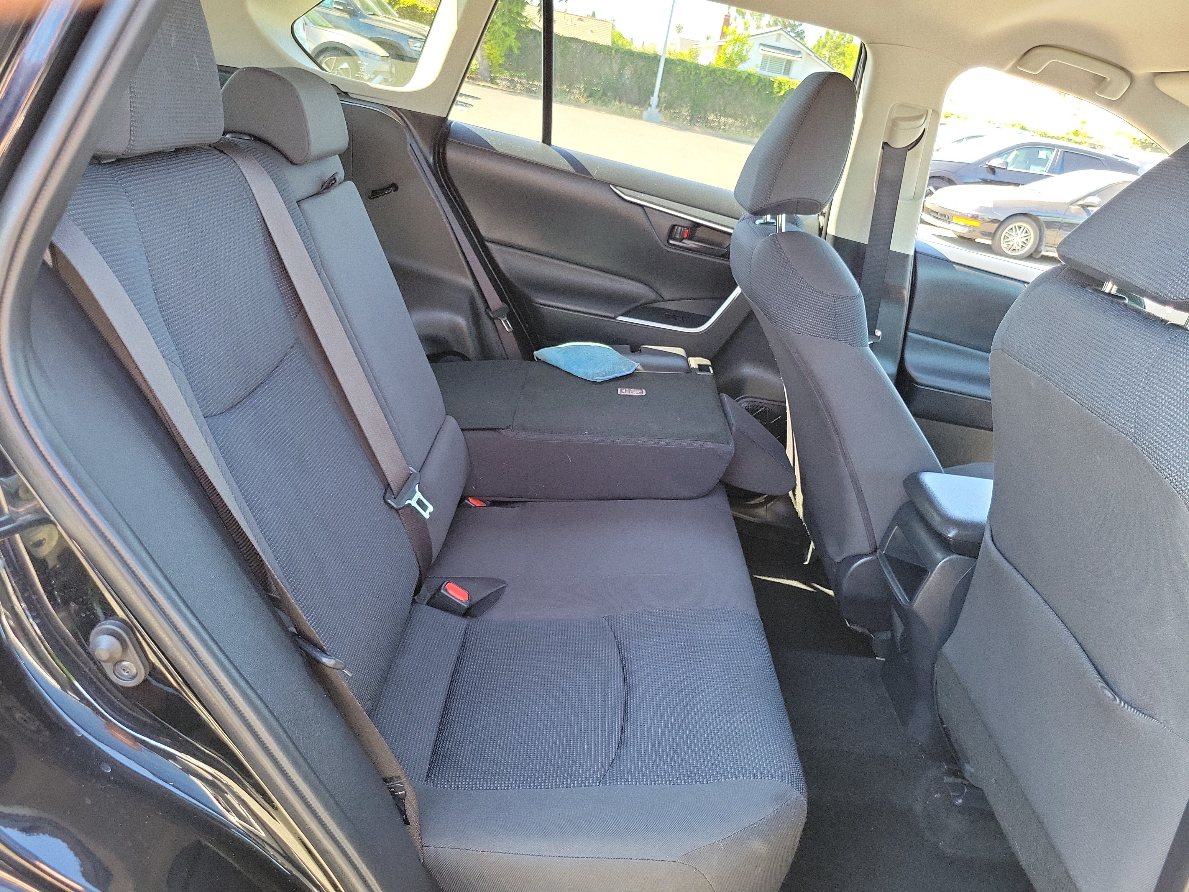 Used 2019 Toyota RAV4 LE w/ Carpet Mat Package FWD image 22