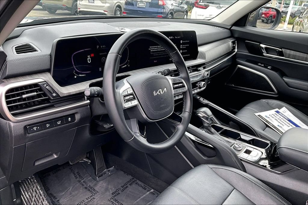 Used 2024 Kia Telluride EX w/ EX Captain's Chair Package FWD image 9