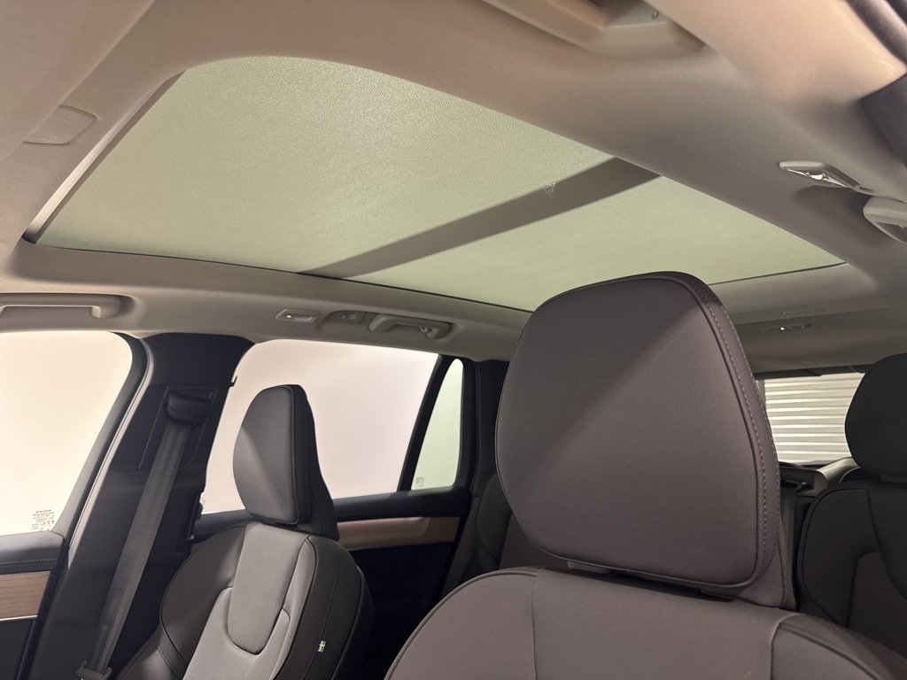 New 2026 Volvo XC90 B6 Plus w/ Protection Package Premier AWD/4WD image 16