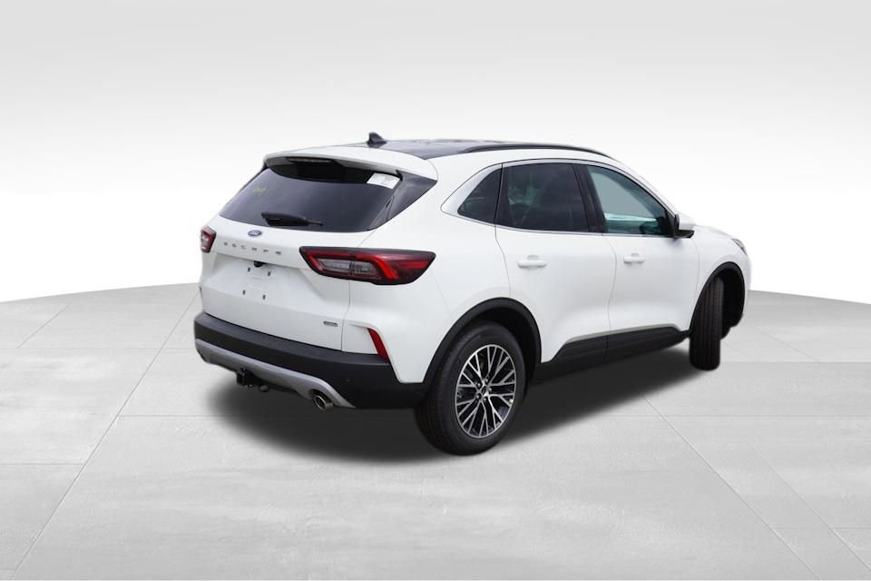 New 2025 Ford Escape SE w/ Class II Trailer Tow Package image 3