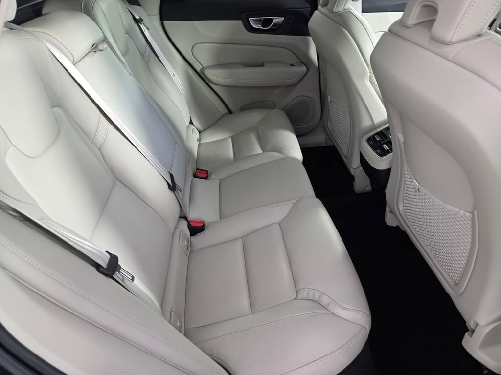 Used 2022 Volvo XC60 B5 Inscription w/ Protection Package Premier image 27