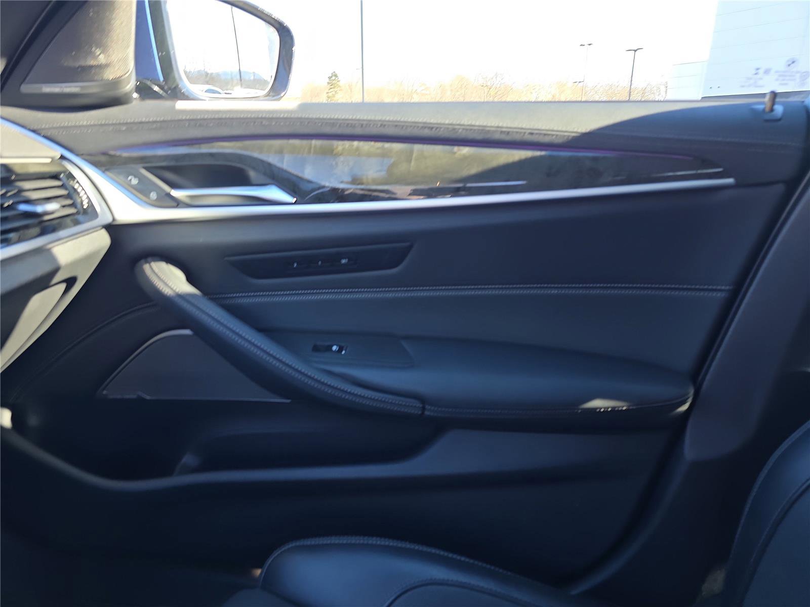 Used 2023 BMW M550i xDrive w/ Executive Package image 23