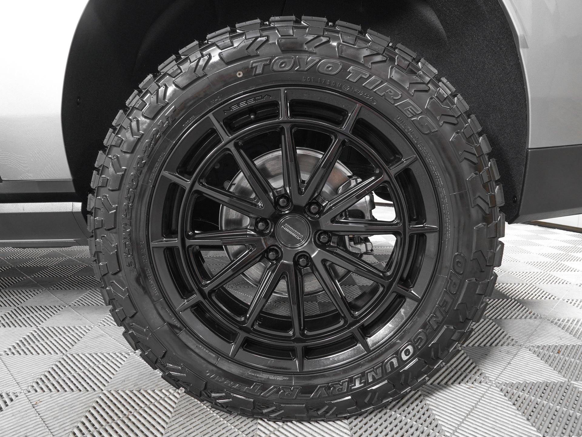 Used 2026 GMC Yukon XL Denali Ultimate w/ LPO, Floor Liner Package AWD/4WD image 36