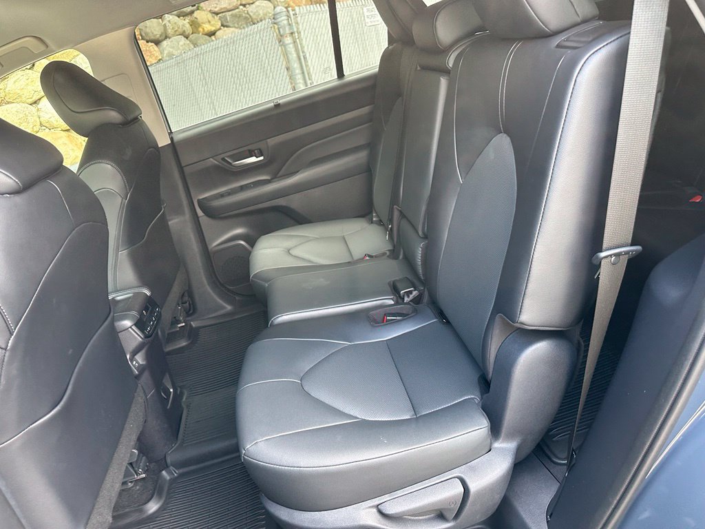 Used 2025 Toyota Grand Highlander AWD image 22