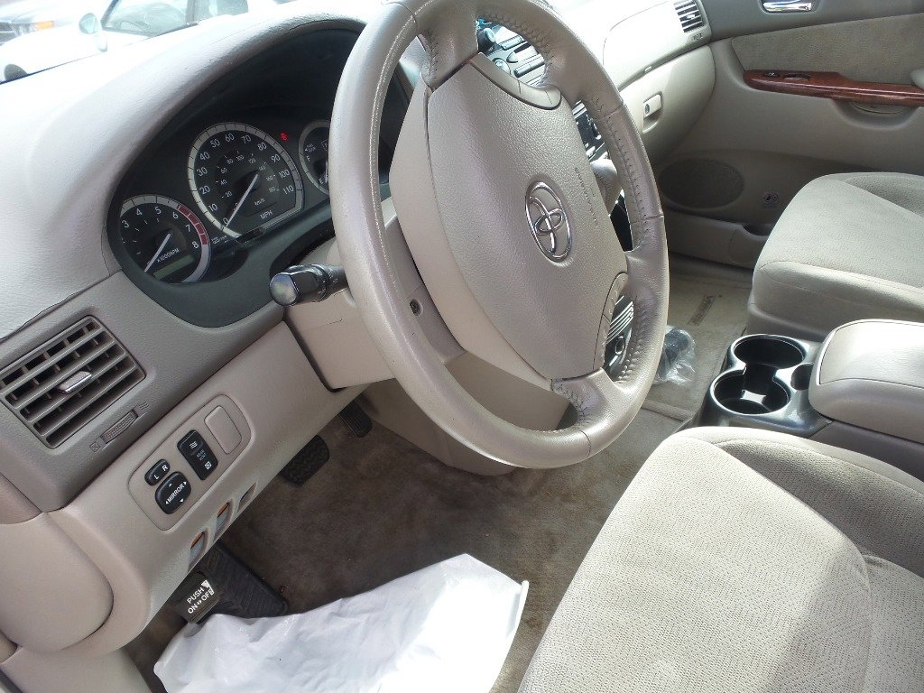 Used 2005 Toyota Sienna XLE FWD image 12