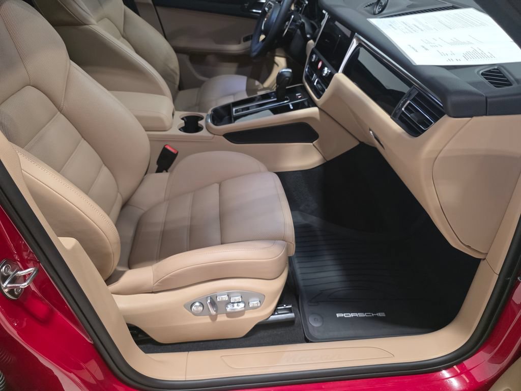 Certified 2026 Porsche Macan AWD/4WD image 21