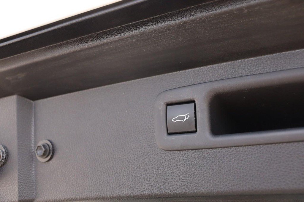 Used 2022 Toyota Highlander LE AWD/4WD image 8