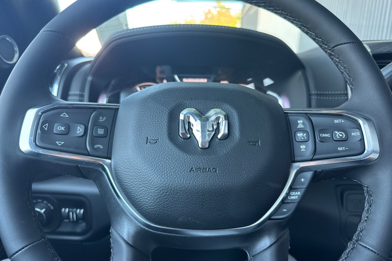 New 2026 RAM 3500 Laramie AWD/4WD image 22