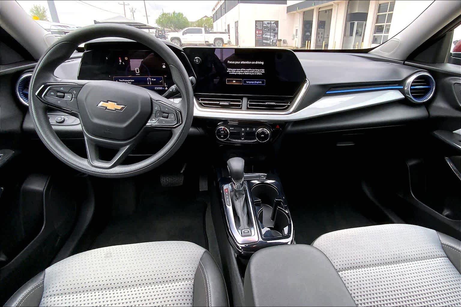 Used 2025 Chevrolet Trax LT FWD image 15