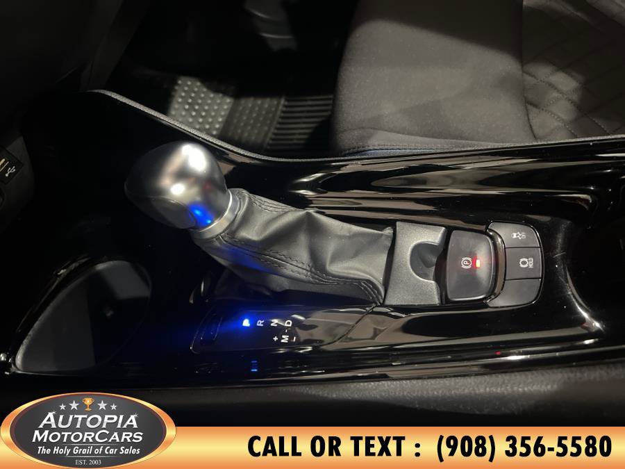 Used 2022 Toyota C-HR XLE FWD image 30