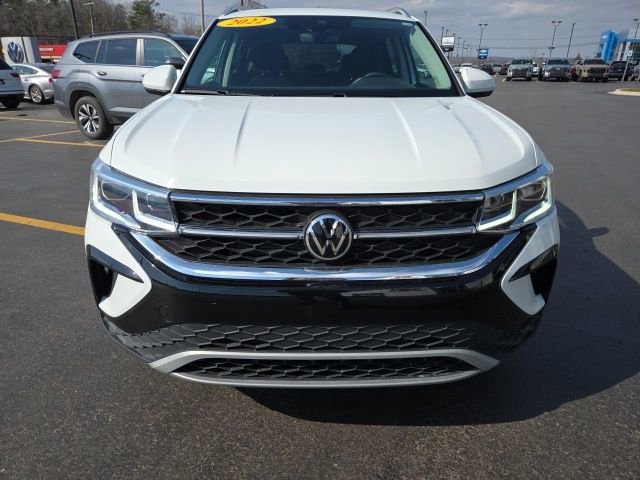 Used 2022 Volkswagen Taos SEL w/ Panoramic Sunroof Package image 2